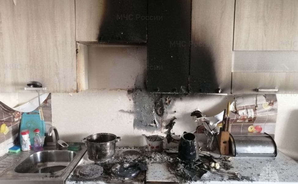 В Чебоксарах включенный электрический чайник стал причиной пожара в квартире