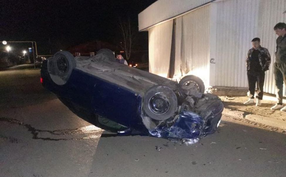 В Алатыре пьяная автоледи устроила гонки с полицейскими и опрокинула свою машину