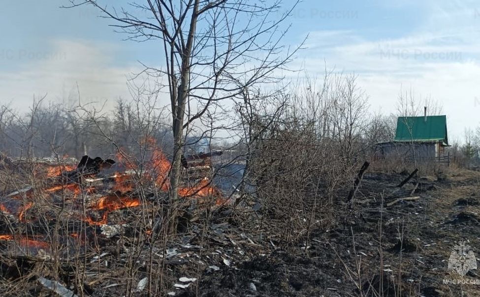 Из-за горящей травы в Цивильском округе сгорели 5 дачных домов