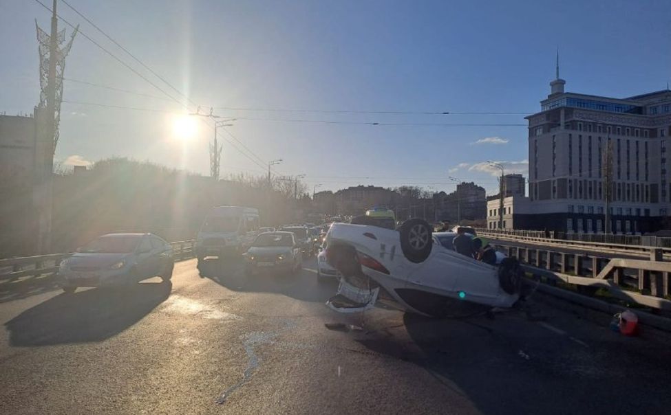 На Московском мосту в Чебоксарах произошло ДТП с участием 5 автомобилей