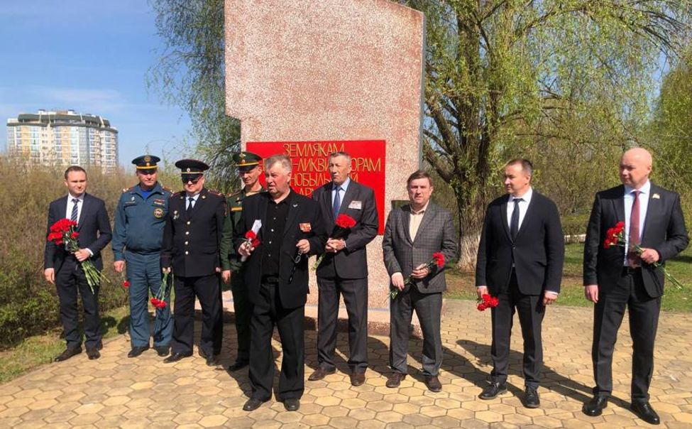 В Чебоксарах возложили цветы к памятнику героям-ликвидаторам аварии на Чернобыльской АЭС