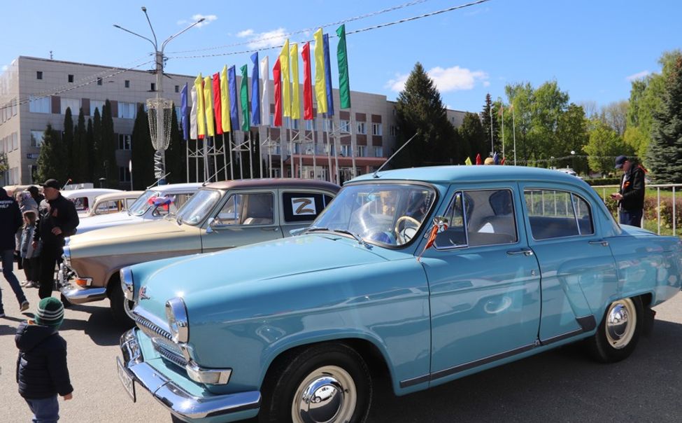 В Новочебоксарске в честь Дня Победы состоялся автопробег ретроавтомобилей