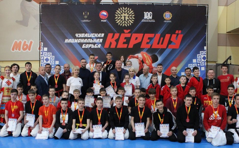 В Чебоксарах состоялся Открытый городской турнир по национальной борьбе керешу