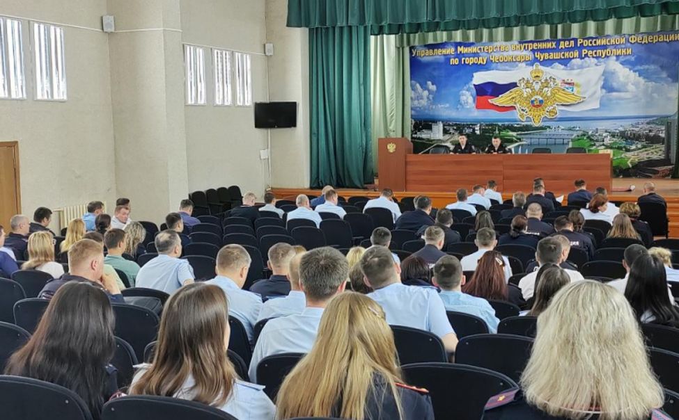 В Чебоксарах полицейские за день провели более 3 тысяч бесед с потенциальными жертвами мошенников