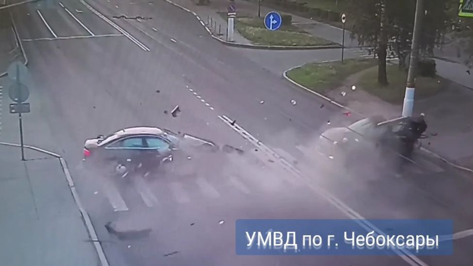 В Чебоксарах пьяный водитель "Ауди" устроил ДТП В Чебоксарах пьяный водитель "Ауди" устроил ДТП