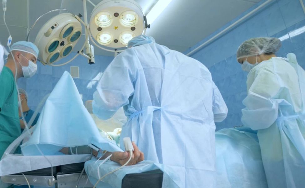 Чебоксарские врачи спасли мужчину с ножевым ранением сердца