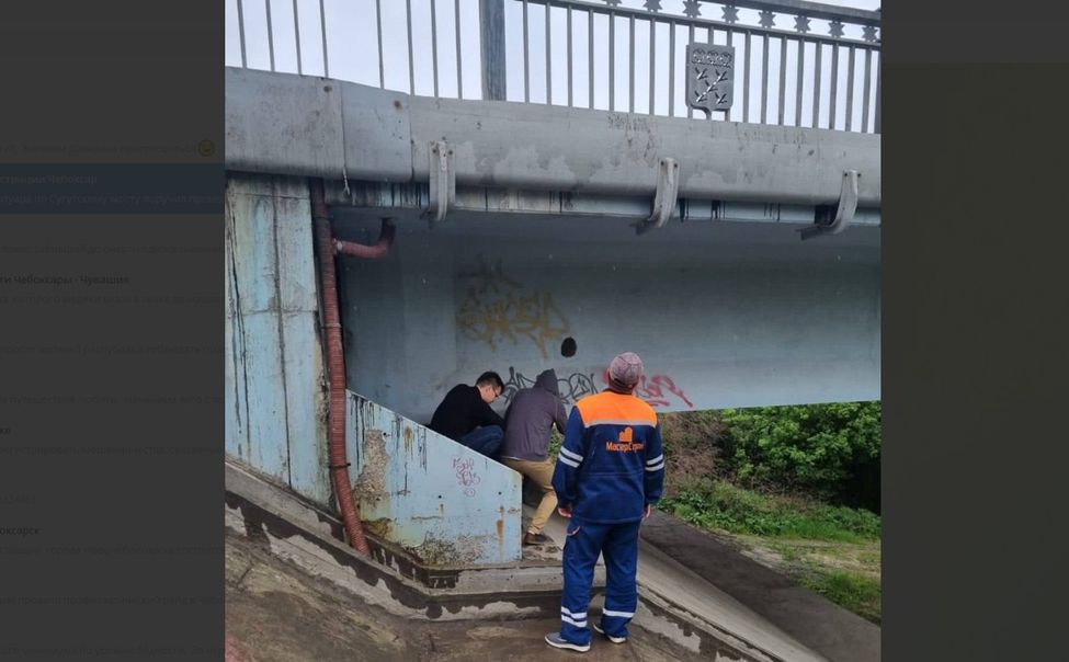 В Чебоксарах проверяют разрушающийся тротуар на Сугутском мосту