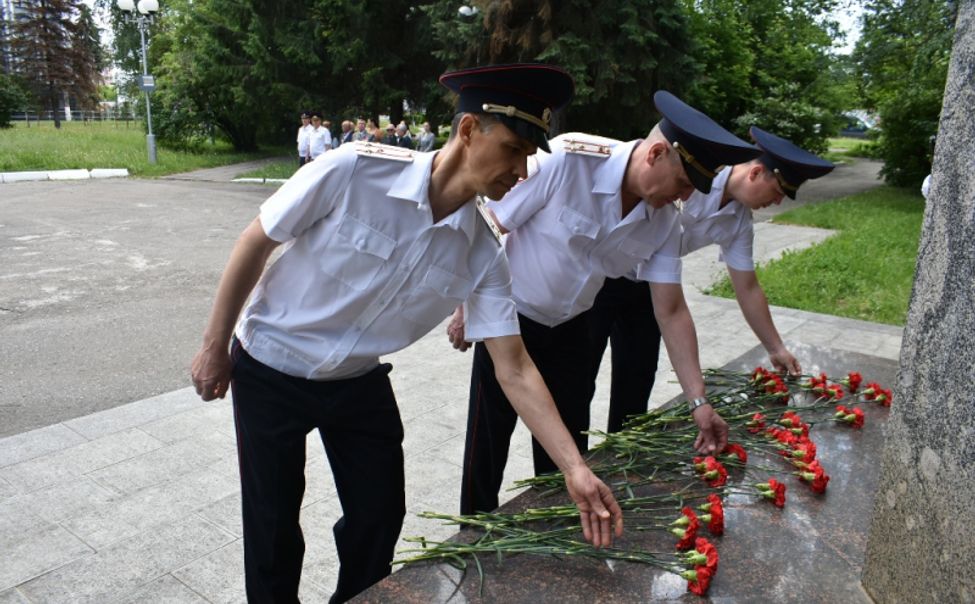 В Чувашии почтили память стражей порядка, погибших при исполнении служебных обязанностей