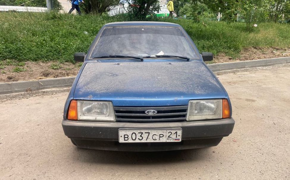 Чебоксарские власти ищут владельца брошенного автомобиля ВАЗ-21099