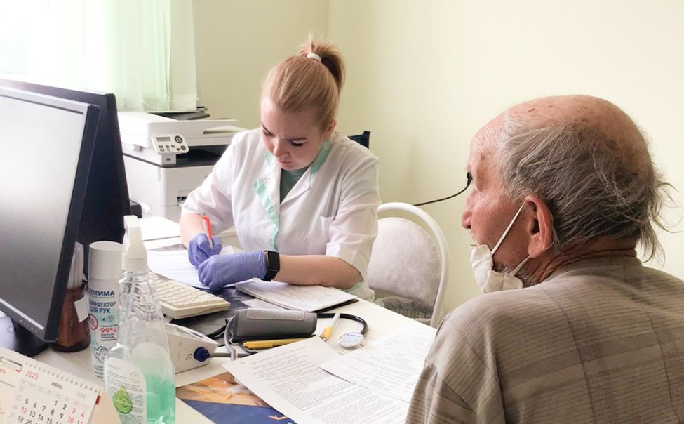 Мобильная бригада врачей провела приём пациентов в Урмарской ЦРБ