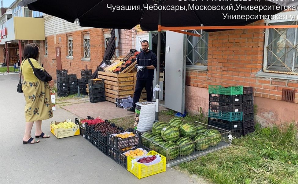 В Чебоксарах незаконно продавали фрукты и овощи
