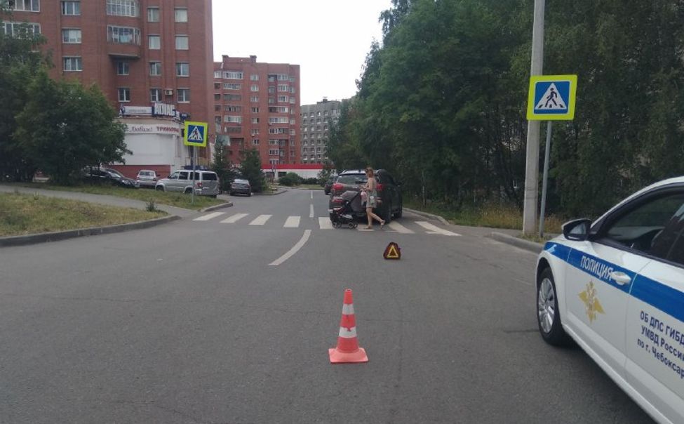 В Чебоксарах водитель кроссовера сбил девочку на пешеходном переходе