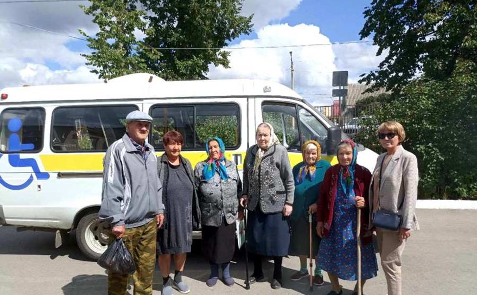 В Шумерлиском округе мобильная бригада помогает пожилым людям 