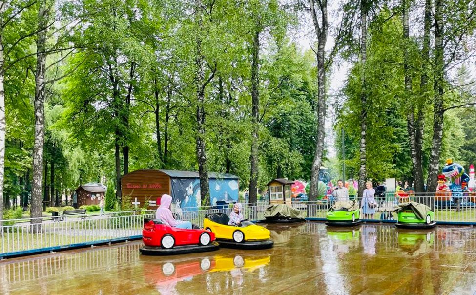 В Парке Николаева открыли новый аттракцион «Автодром»