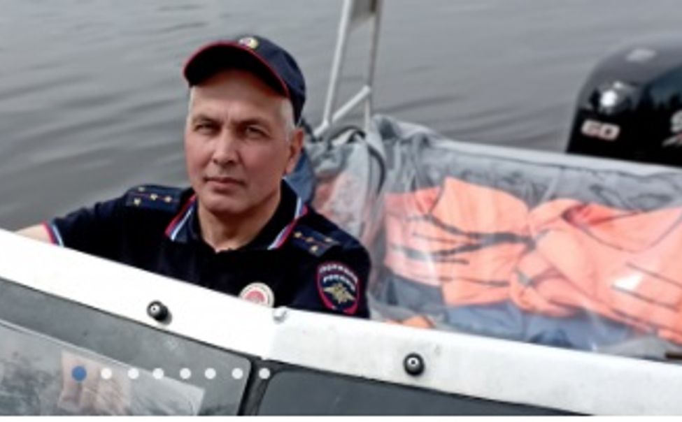 Новочебоксарский полицейский спас на патрульном катере  30 женщин и детей