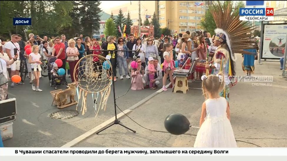 В Чебоксарах экс-чиновник оттаскал свою жену за волосы и кинул в автомобиль