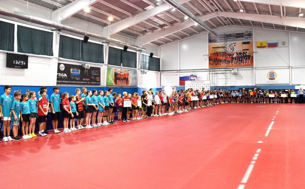 В Чебоксарах стартовали межрегиональные соревнования по настольному теннису