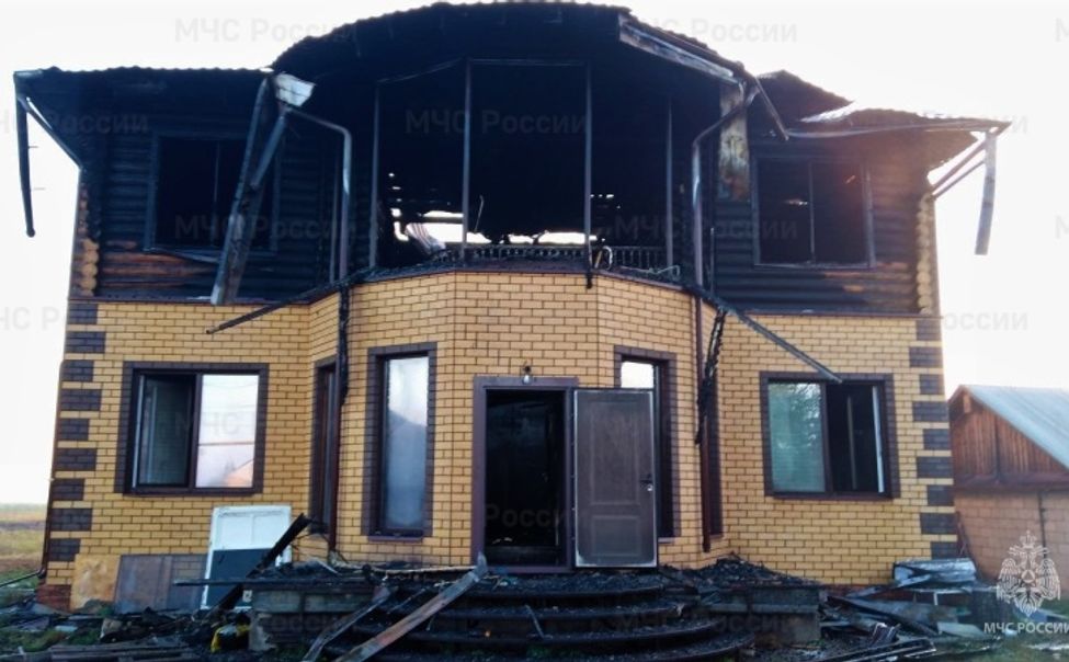 В Красноармейском округе горел 2-этажный дом