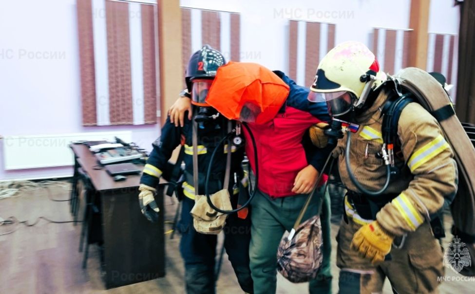 Спасатели ликвидировали условный пожар в чебоксарском лицее