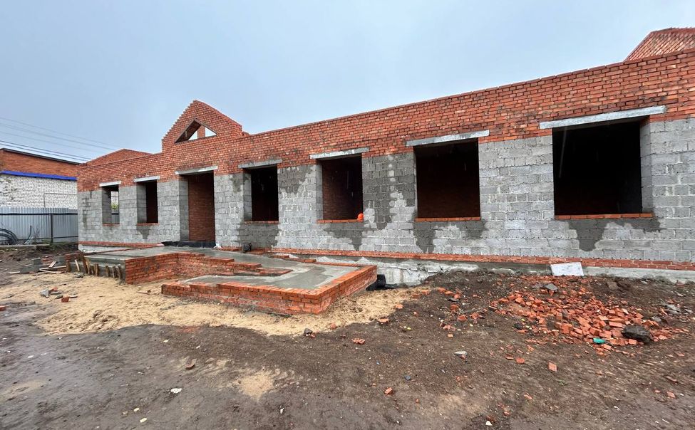 Темпы строительства отделения врача общей практики в деревне Новые Яхакасы снизились 