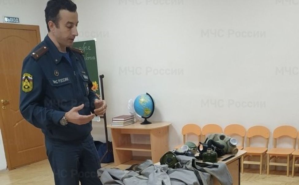Спасатели провели урок ОБЖ по гражданской обороне для чебоксарских школьников
