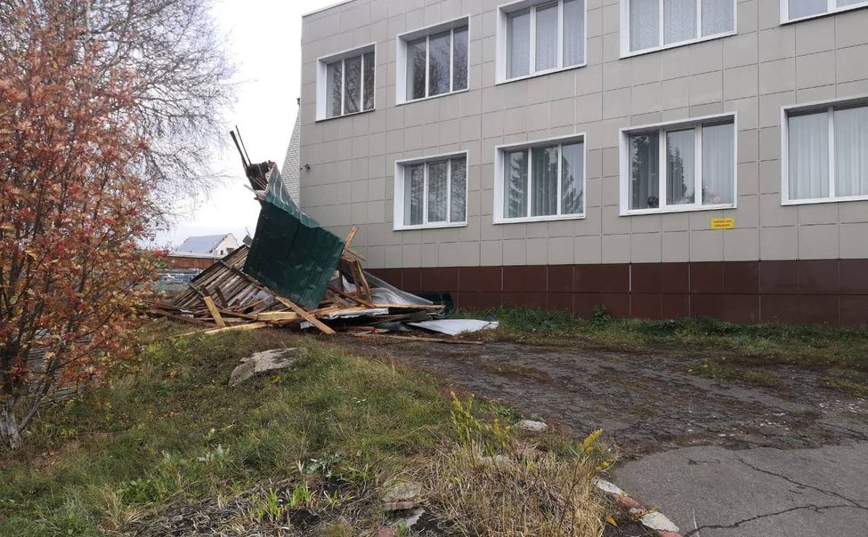 В Батыревском округе ветром сорвало крышу Дома Культуры