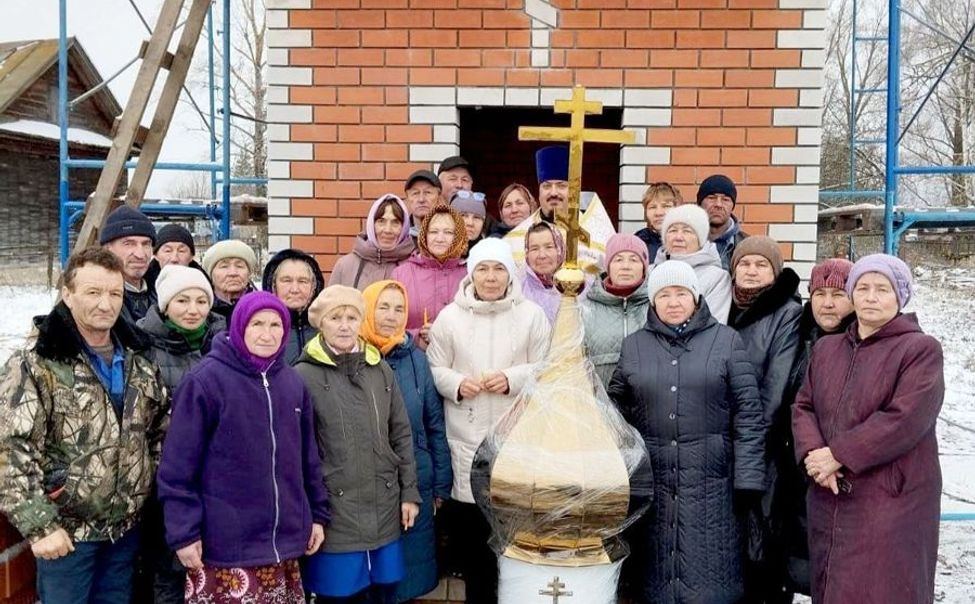 На строящейся часовне села Баймашкино установили купол с крестом