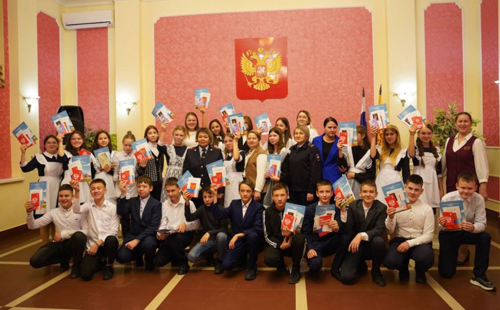 78 юных жителей Чувашии получили первый паспорт гражданина Российской Федерации