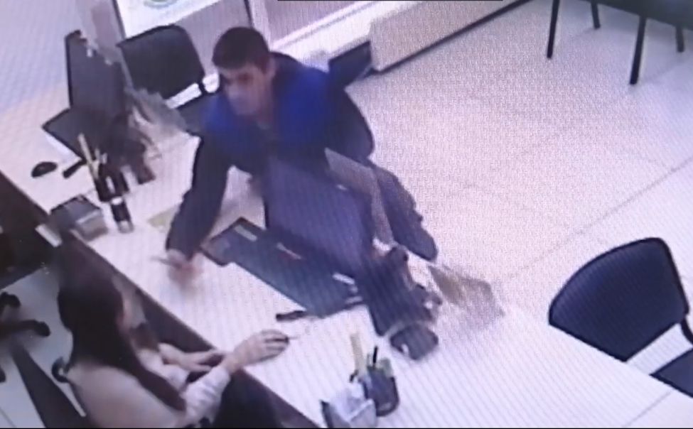 В Чувашии поймали мужчину, ограбившего с ножницами офис микрозаймов