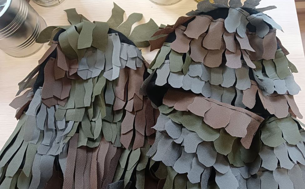 Ибресинские волонтеры ввели ноу-хау для плетения масксетей и придумали новую модель балаклавы для СВО