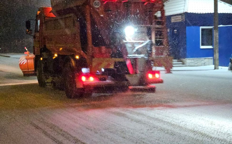 В Новочебоксарске последствия снегопада убирают 9 дорожных машин