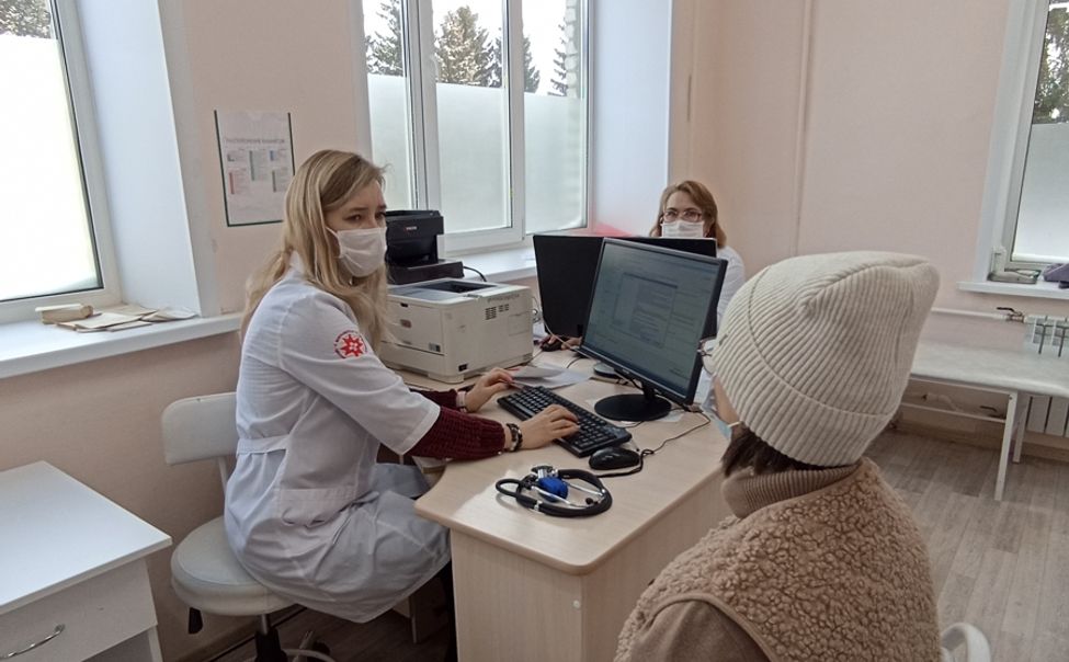 Узкие специалисты выездной поликлиники проконсультировали жителей Моргаушского округа