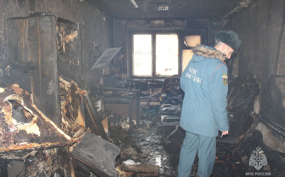 При пожаре в чебоксарской многоэтажке пострадала женщина