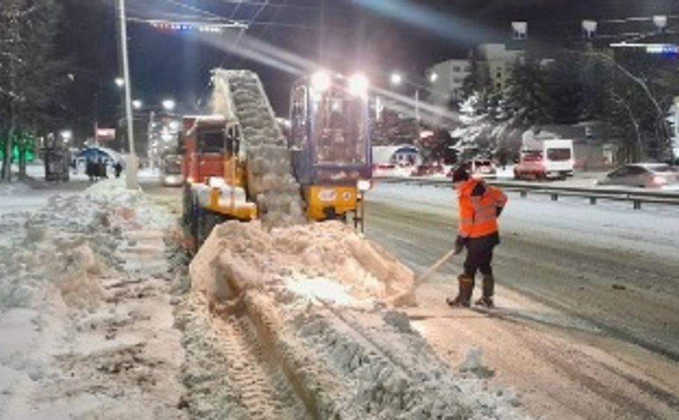 С чебоксарских дорог вывезено более полутора тысяч кубометров снега