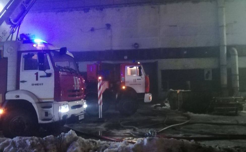 В Новочебоксарске на складе с макулатурой произошел пожар