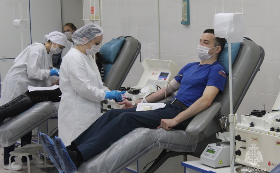 В Чувашии сотрудники МЧС сдали кровь для экстренно нуждающихся