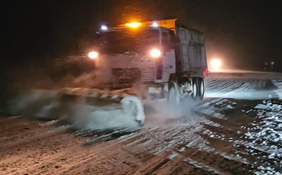 Со снегопадом на дорогах Чувашии боролись более 200 единиц техники