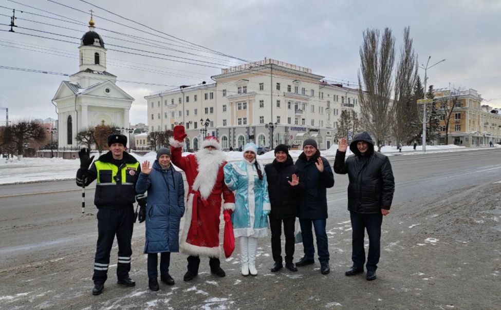 "Полицейский Дед Мороз" поздравил чебоксарцев с наступающим праздником