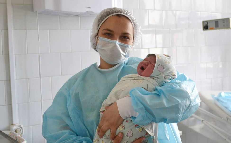 За первый день 2024 года в Чувашии родились 22 малыша