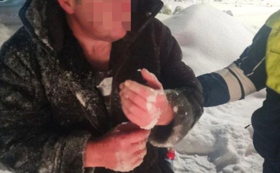 В Алатыре госавтоинспекторы спасли обледеневшего казанца с отмороженным лицом и руками