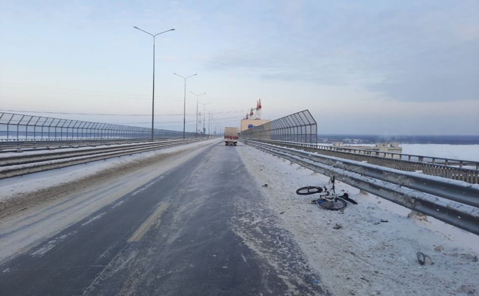 На мосту через Чебоксарскую ГЭС сбили велосипедиста
