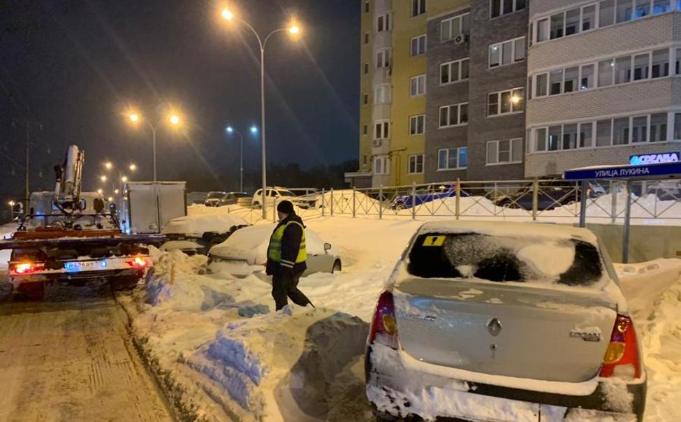 С начала года в Чебоксарах эвакуировали 14 машин, мешающих уборке снега