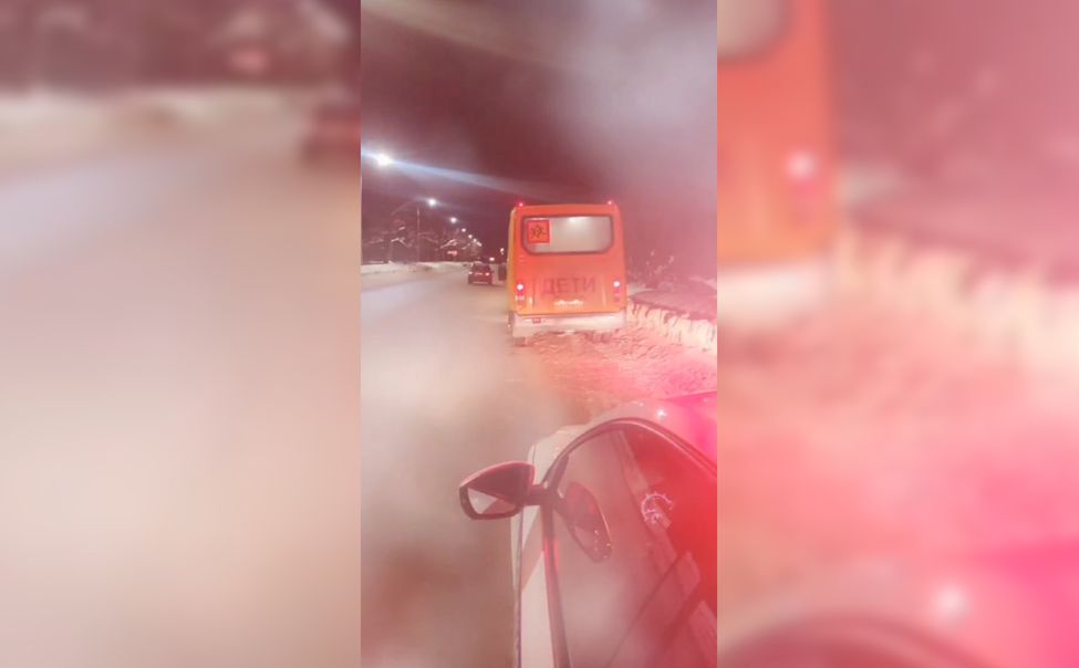 Сотрудники Госавтоинспекции помогли школьному автобусу, заглохшему посреди дороги