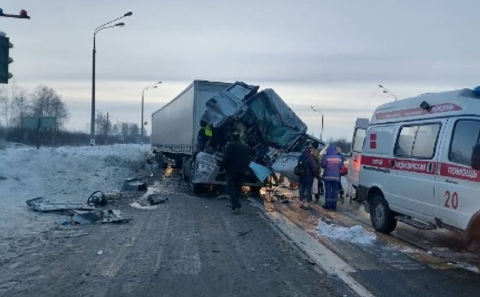 В Чувашии в ДТП пострадал водитель грузовика