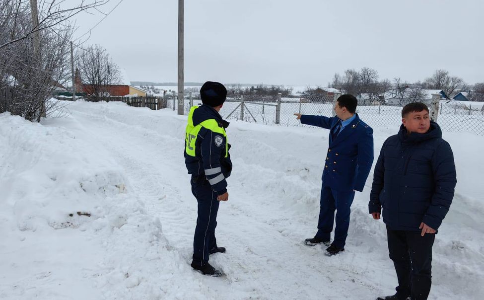 В Чебоксарском округе после вмешательства прокуратуры расчистили дорогу, на которой застряла "скорая"
