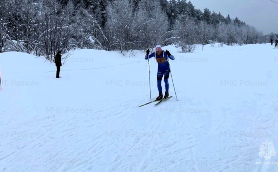 В Шумерле прошли соревнования по лыжным гонкам среди спасателей