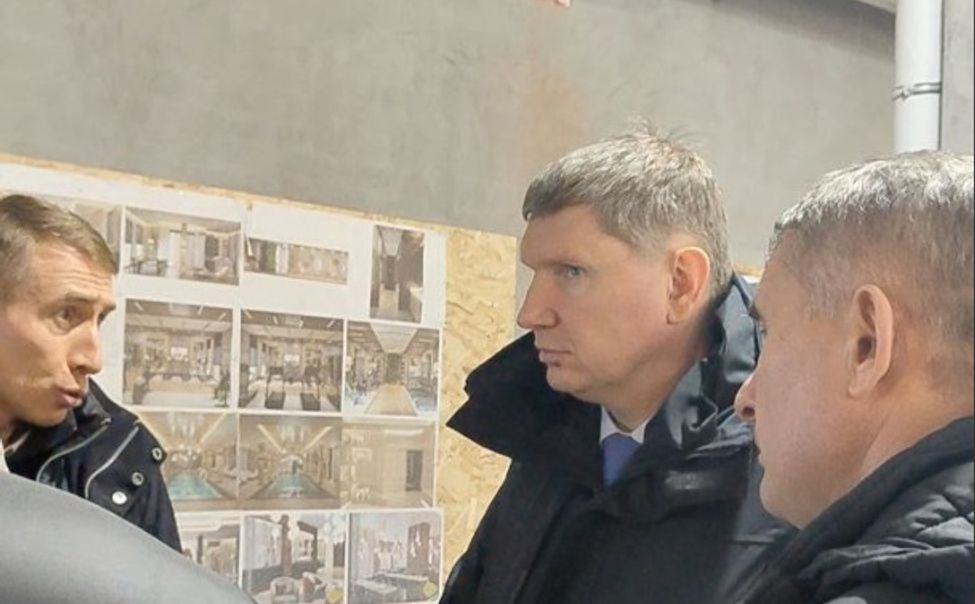 В Чебоксарах Министру экономического развития РФ показывают реконструкцию отеля 5*