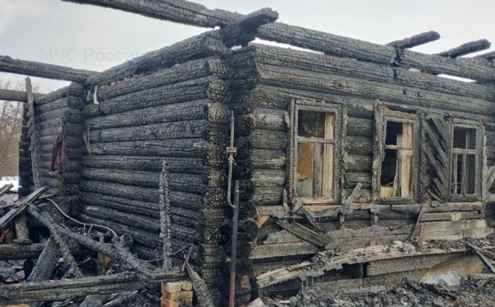 В Ядринском округе из-за проблем с проводкой сгорел дом  
