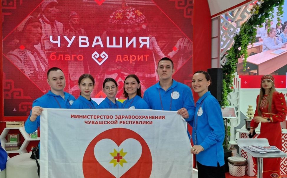 Студенты чебоксарского медколледжа показали профессиональные навыки на выставке «Россия» 