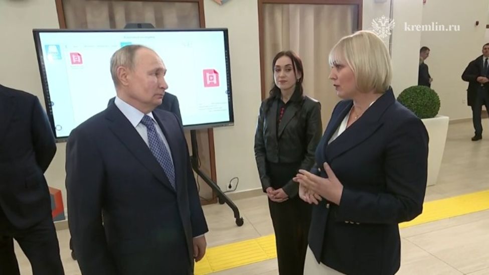 Владимиру  Путину в Чувашии показали Центр культурного развития 